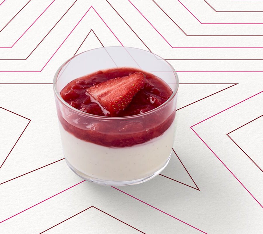 Mascarpone-Dessert mit Bourbon-Vanille & Erdbeere & Heidelbeere