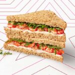 Sandwich mit Garnelen, Chili-Mayo-Sauce und Rucola