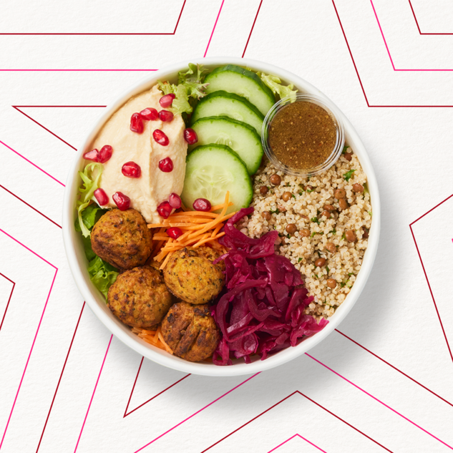 Bowl mit Falafel, Mezze und Quinoa